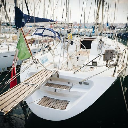 Sleep In Boat Hotell Catania Exteriör bild